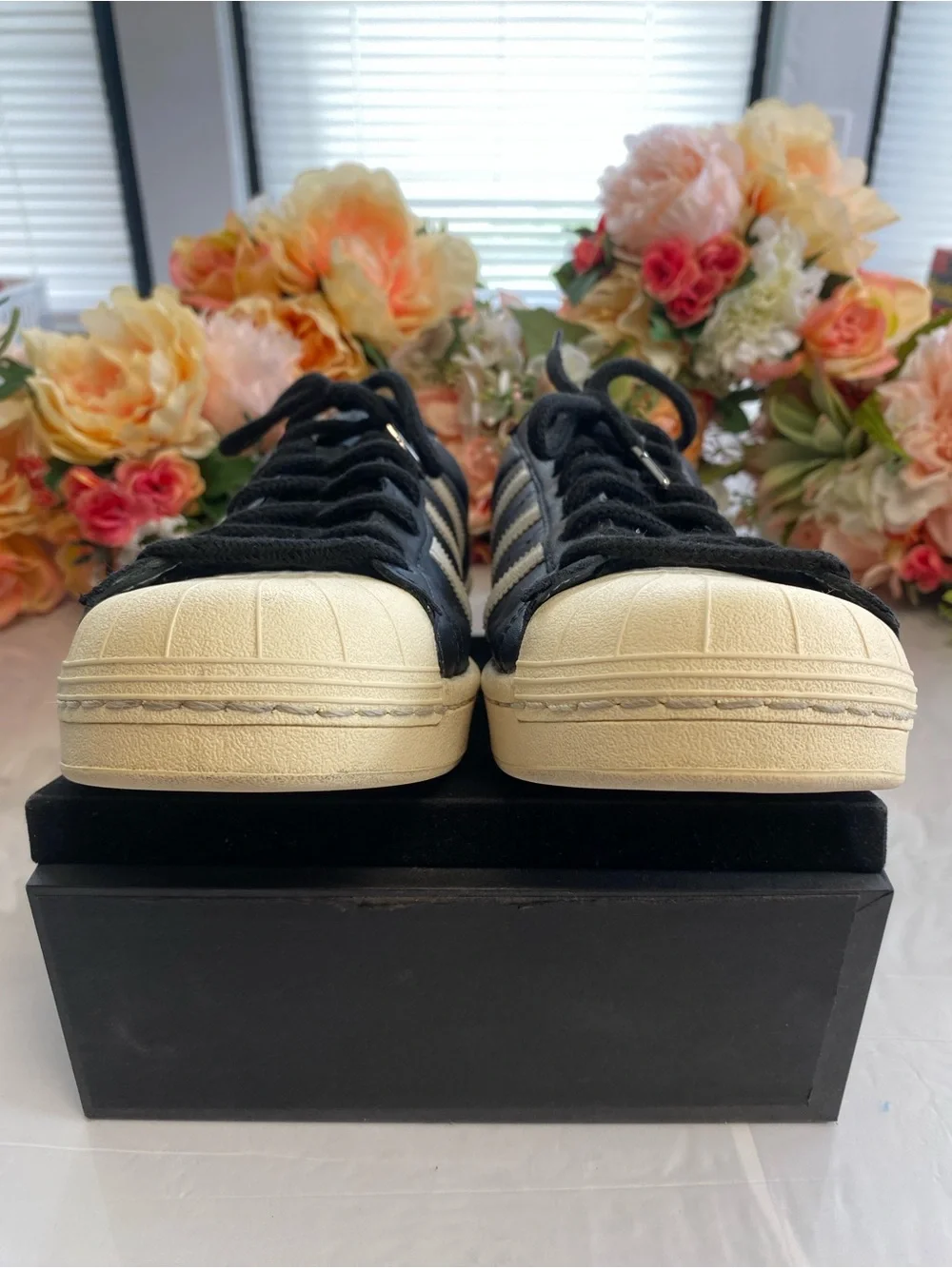 adidas Originals Superstar Leather Shell Toe Sneaker Black White Men’s 10 AJ0325